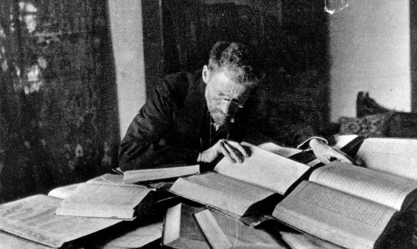 Eliezer Ben-Yehuda hard at work with Hebrew texts